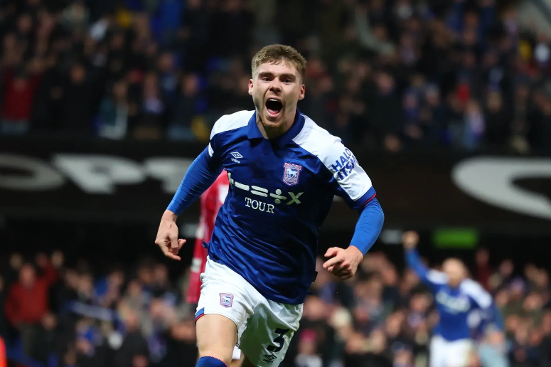 精彩对决让人热血沸腾，新星球员崭露头角！，引发热议