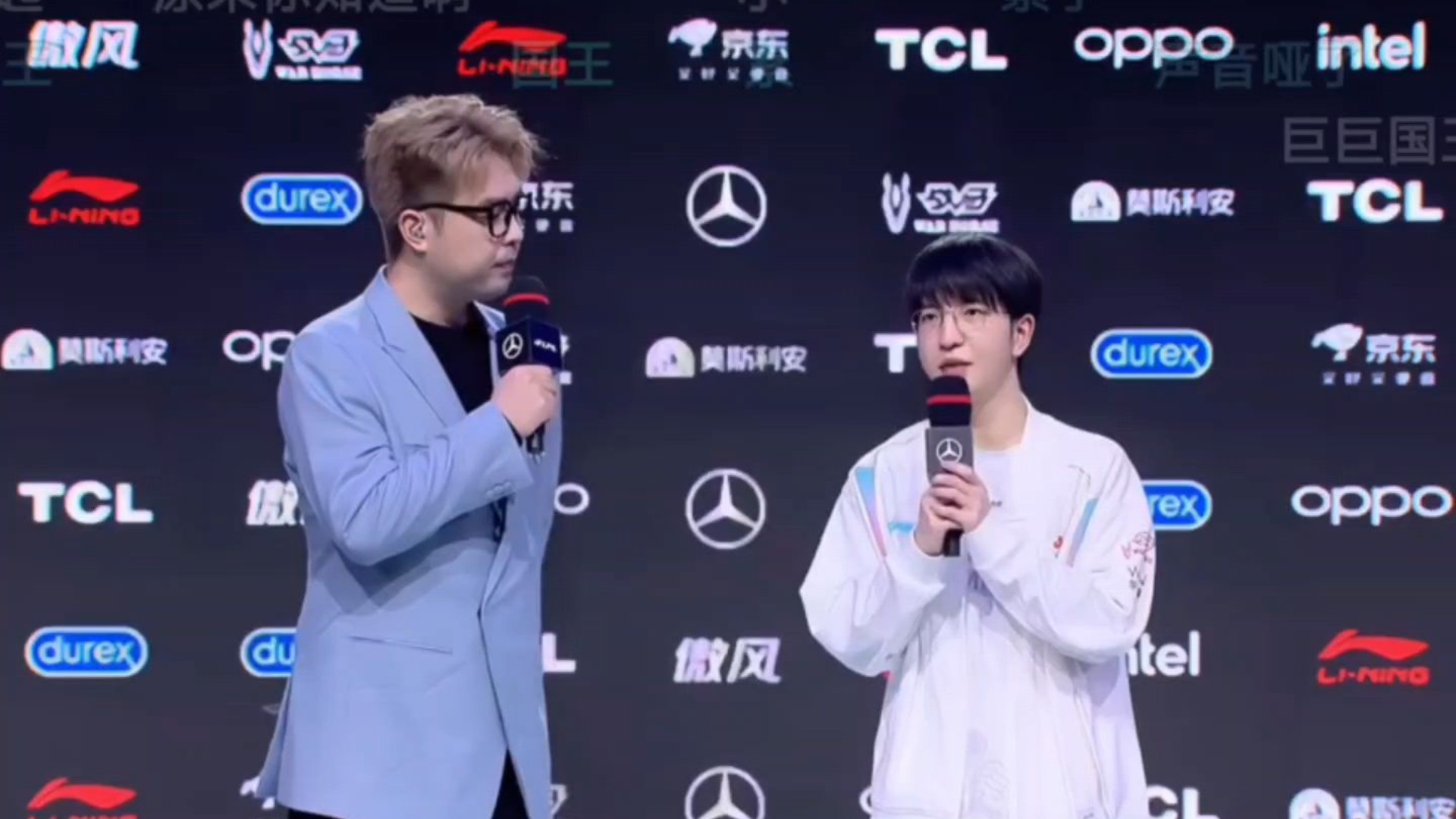 FPX横扫WBG,Elk团战一打五强强对话2025世界赛,让粉丝疯狂欢呼 FPX横扫WBG,Elk团战一打五强强对话2025世界赛,让粉丝疯狂欢呼