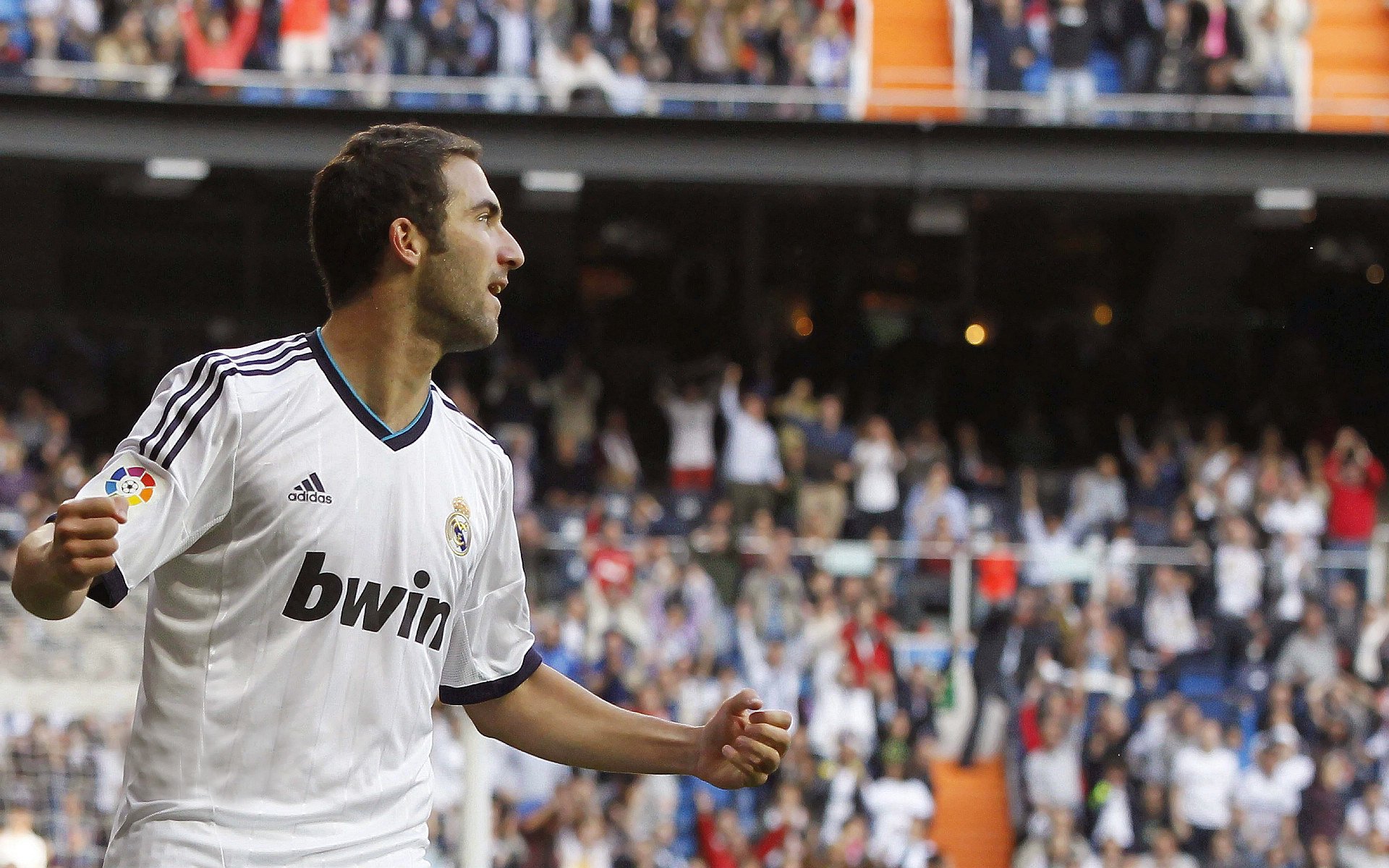 卡塞米罗绞肉机式统治中场!澳大利亚硬仗掀翻皇家社会,战术拆解,现代后腰的杀戮艺术