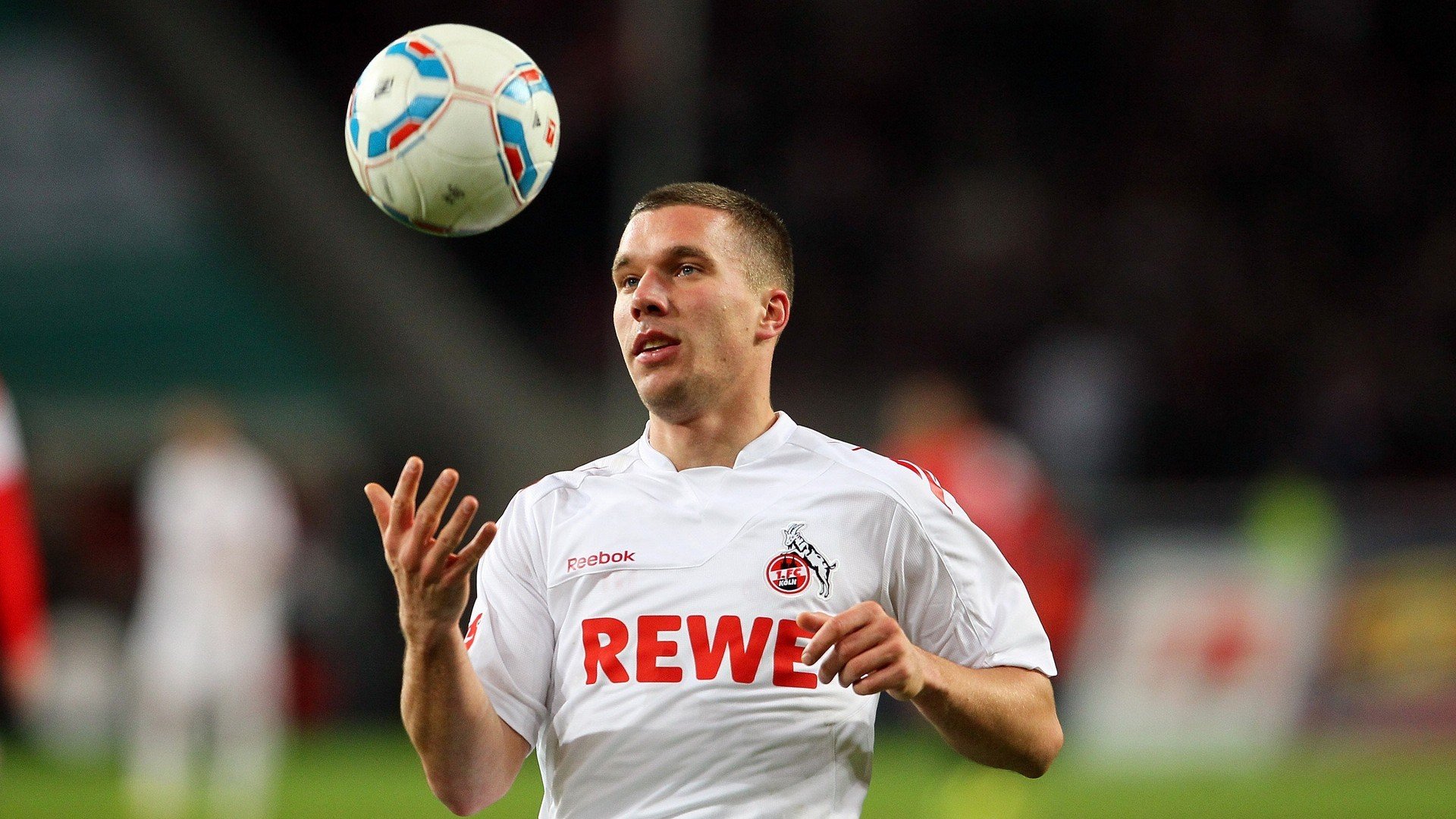 39岁詹皇世界杯之夜跨界封神！最后一秒绝杀背后，是三个时代的对话